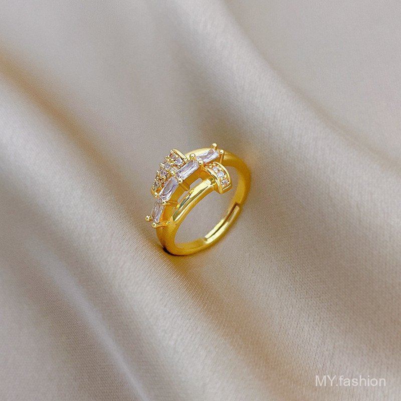 Nhẫn mạ vàng điện tử có thể điều chỉnh, thiết kế thanh lịch, phù hợp làm quà tặng cho phụ nữ.