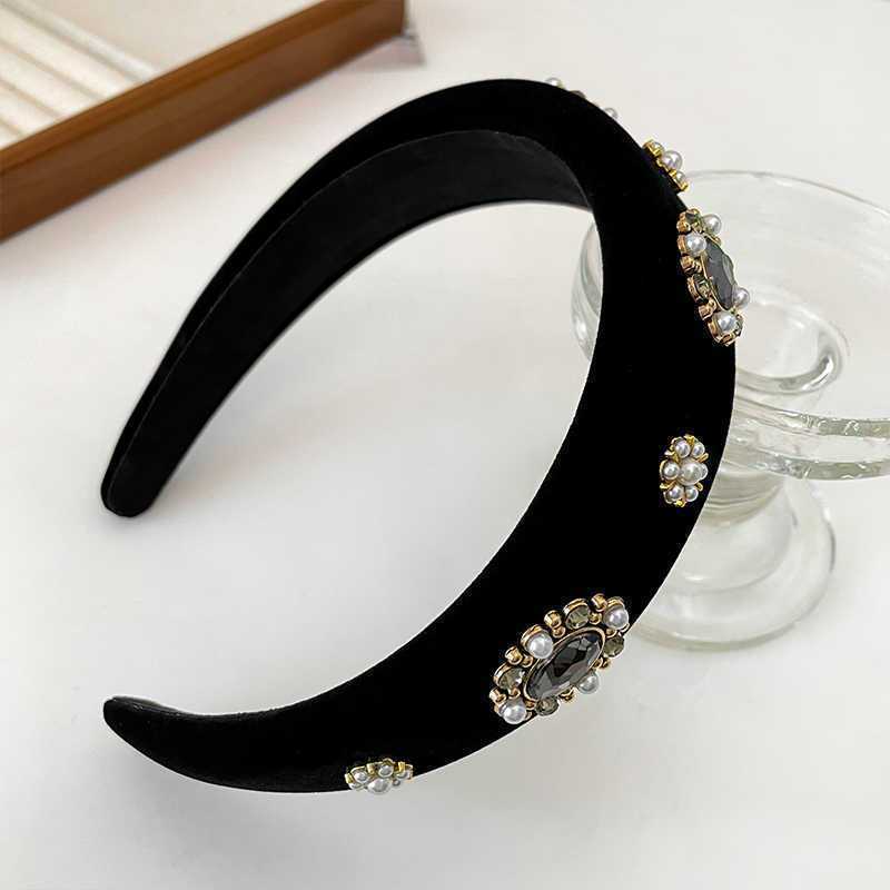 Băng Đô Cao Cấp Nhung Đen with Kim Cương và Ngọc Trai - Phù Hợp cho Style Công Nghiệp Sang Trọng