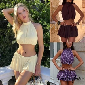 Bộ đồ đôi cổ dây dành cho nữ, thiết kế slim fit và màu sắc đơn giản, gồm crop top và váy bodycon mini, trang phục mùa hè gợi cảm.