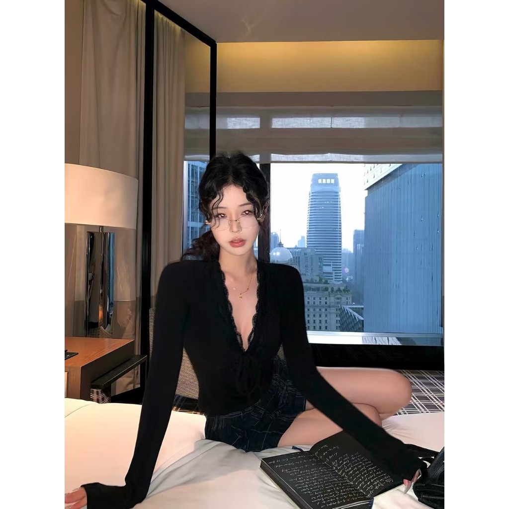 Pure Desire Phong Cách Cổ Chữ V Phối Ren Tím Khâu Dài Tay Top Nữ