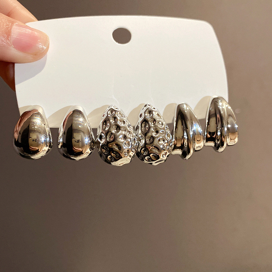 Bông tai đinh tán giọt nước và hình cánh bằng kim loại bạc với kim cương giả đánh bóng - Phụ kiện nữ thời thượng