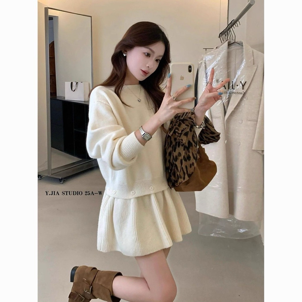 Set len nữ dáng ngắn ulzzang Hàn Quốc – Áo len cổ tròn + chân váy xếp ly dễ thương