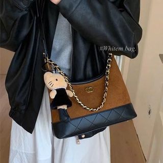 Túi Kẹp Nách Da Lộn Phối Kèm Charm Mèo Khoá Tròn