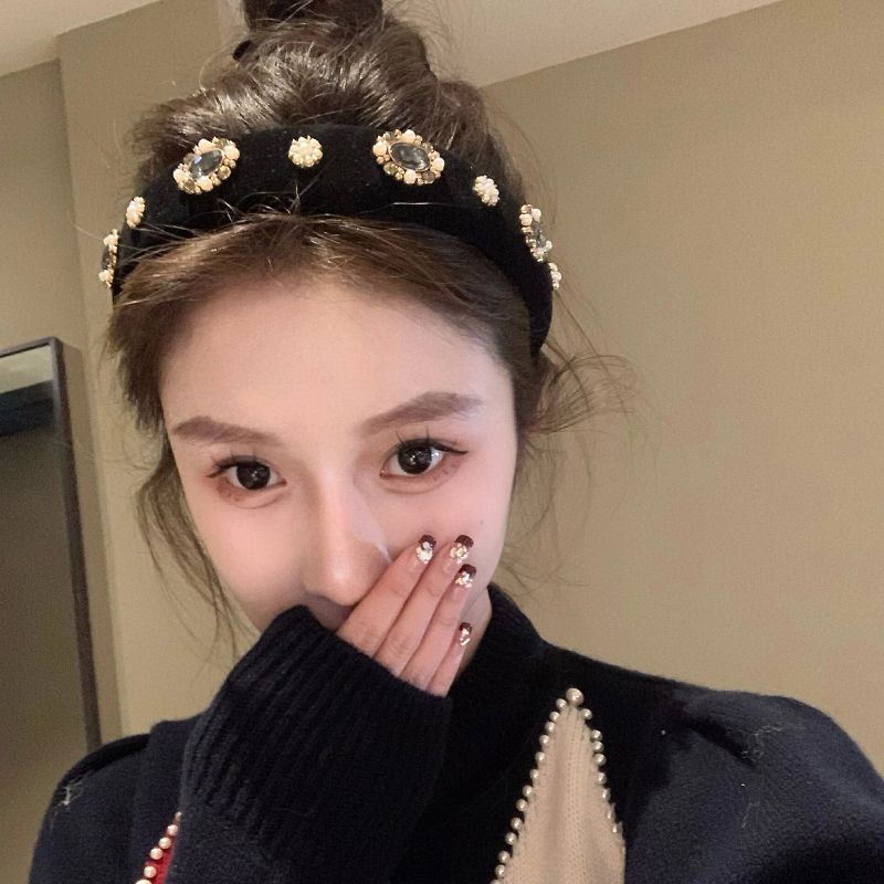 Băng Đô Cao Cấp Nhung Đen with Kim Cương và Ngọc Trai - Phù Hợp cho Style Công Nghiệp Sang Trọng