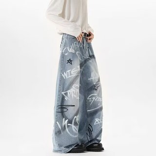 Quần jean nam phong cách đường phố Mỹ với họa tiết graffiti, phù hợp unisex