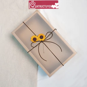 Hộp quà tặng 8/3 giấy kraft nắp kính trong suốt mờ nắp kéo H12, hộp giấy vintage kèm rơm