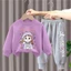 Bộ áo và quần hoạt hình trẻ em mang lại sự thoải mái phù hợp hoàn hảo cho phong trào vui tươi và đi chơi hàng ngày