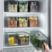 Hộp nhựa bảo quản thực phẩm cho tủ lạnh chất liệu cao cấp, có tay cầm tiện dụng.
