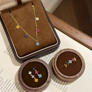 Bộ trang sức zircon màu xanh lá cây với vẻ đẹp cổ điển, sang trọng - Quà tặng hoàn hảo cho cặp đôi