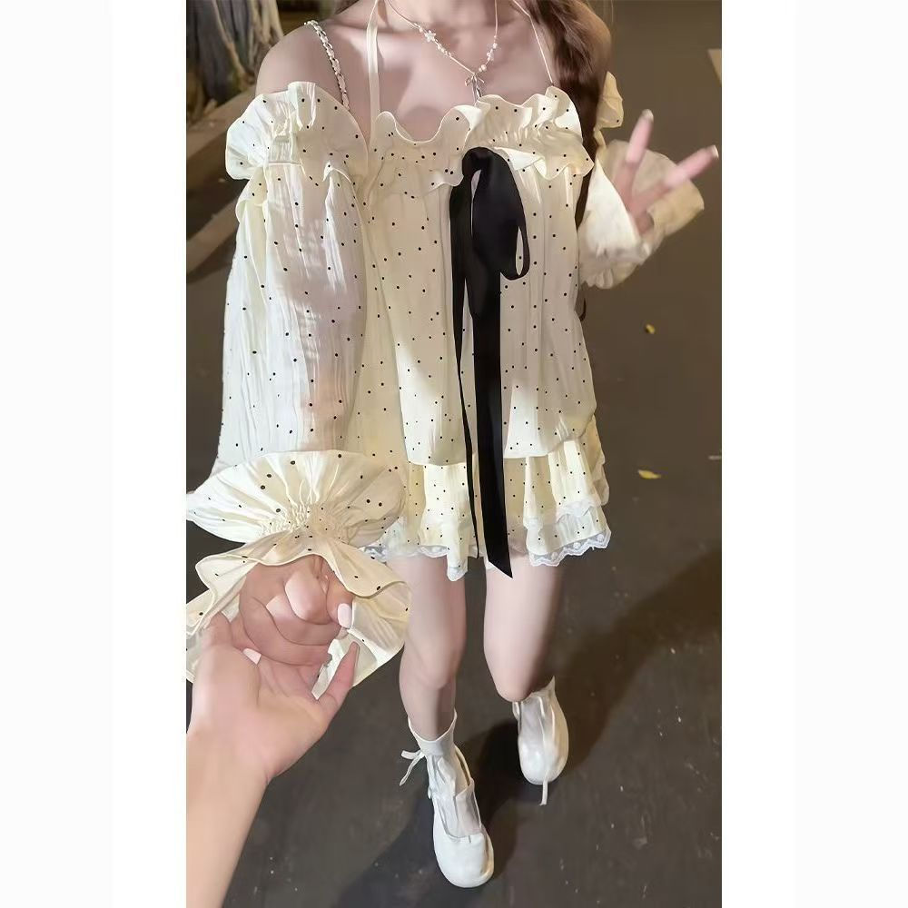 纯欲甜美一字肩波点长袖连衣裙子女秋季法式收腰小个子花苞短裤子
