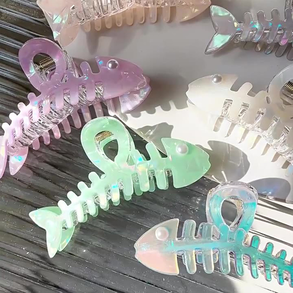 Kẹp xương cá vuốt tóc mạnh mẽ, chống trơn trượt, thích hợp cho mọi loại tóc dày mỏng.