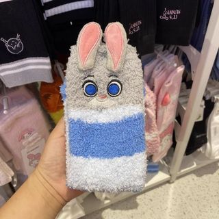 Tất lông cừu Judy Nick với họa tiết thêu san hô và ngoại vi hoạt hình, mang lại sự ấm áp tuyệt vời.