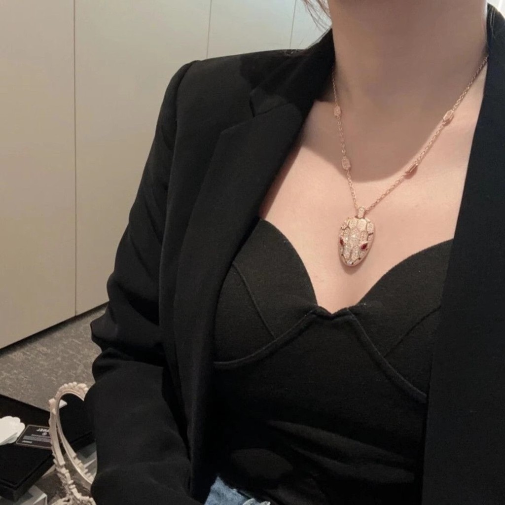 Vòng cổ rắn kim cương và xương đòn - Sang trọng dành cho nữ
