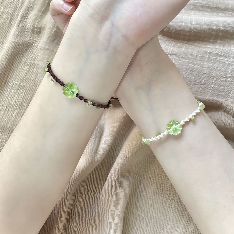 Vòng tay bện cỏ ba lá tinh tế và đa năng - Idea quà tặng hoàn hảo