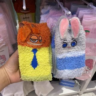 Tất lông cừu Judy Nick với họa tiết thêu san hô và ngoại vi hoạt hình, mang lại sự ấm áp tuyệt vời.