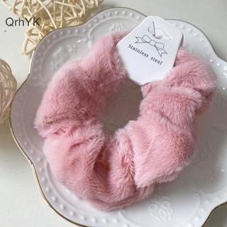 Những chiếc scrunchie mềm mại dành cho bé gái, màu sắc đa dạng, ấm áp mùa đông