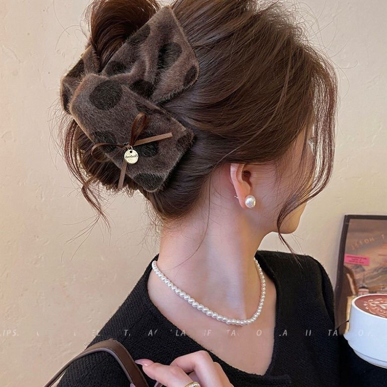 Mẫu áo nhung tam giác cá mập cà phê chấm bi mới cho thu đông