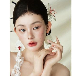 1 đôi bông tai tua rua hình tròn bất đối xứng