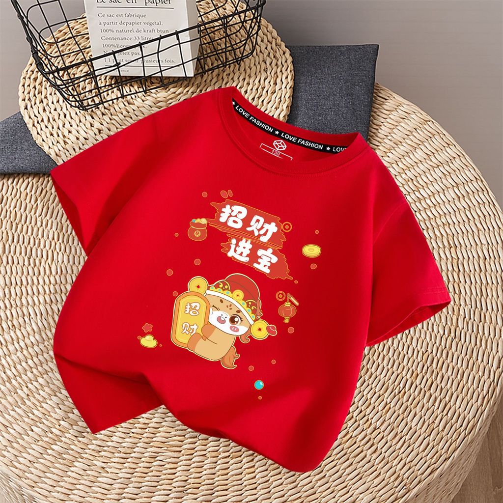 Áo thun cung hoàng đạo ngựa đỏ dành cho trẻ em được tạo ra cho các cuộc họp mặt Tết Nguyên đán 2026 và trang phục vui vẻ