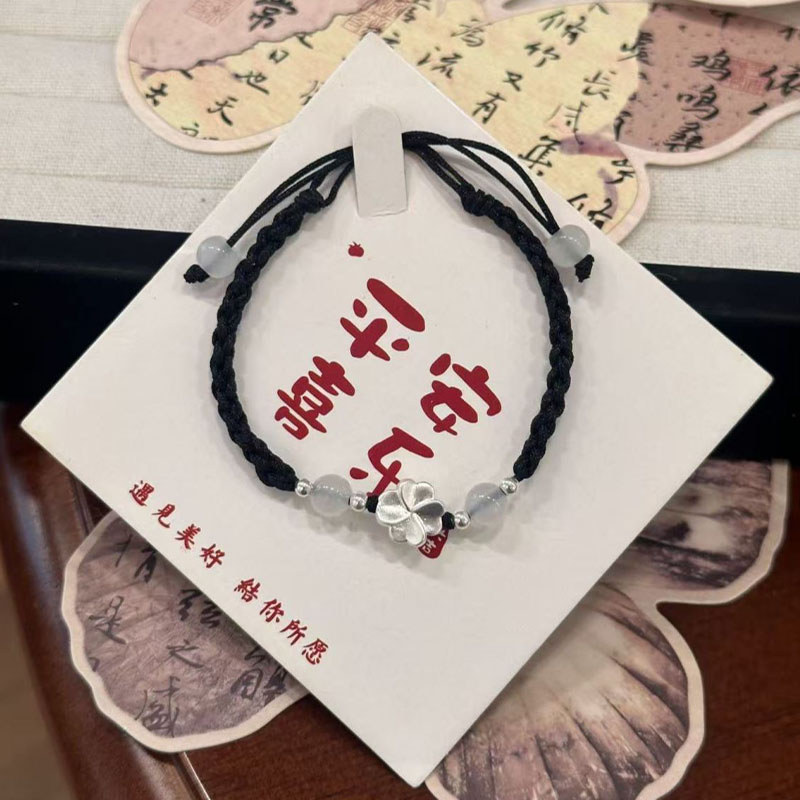 Vòng tay dệt may cặp đôi với hình cỏ ba lá may mắn, thiết kế thời trang và tinh tế handmade.