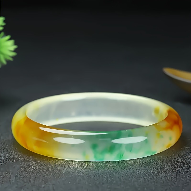 Vòng tay thạch anh họa tiết đá cẩm thạch thanh lịch, nhiều màu sắc (xanh, vàng, cam, trắng, nâu), phù hợp cả năm.