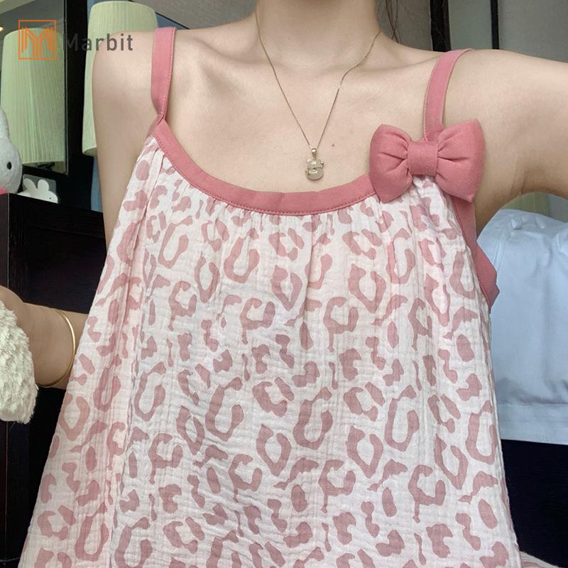 Bộ đồ ngủ không tay màu hồng ngọt ngào cho mùa hè, thiết kế dễ thương với họa tiết in riêng biệt.