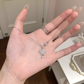 Vòng cổ ngôi sao bạc lấp lánh với kim cương hình chữ Y, thiết kế sang trọng, phù hợp cho người phụ nữ và cô gái ngọt ngào.