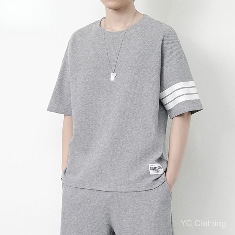 Áo thun ngắn tay có vách ngăn dành cho nam, quần short in hình dáng rộng bằng lụa băng mùa hè, bộ đồ thể thao trẻ trung đa năng thông thường QAGD