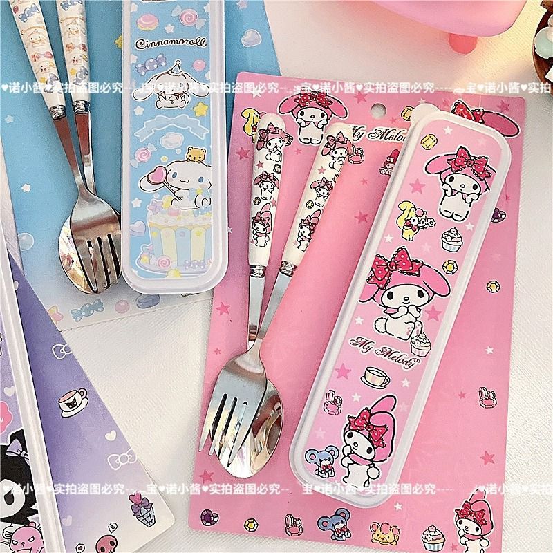 Bộ Đồ Ăn Di Động Màu Đóng Hộp Thìa Đũa Nĩa Kuromi Tai Lớn Giai Điệu Sinh Viên Bộ Đồ Ăn Di Động Thép Không Gỉ 5.20