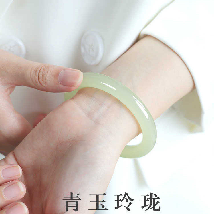 Vòng tay ngọc bích Hetian loại băng tự nhiên thời trang