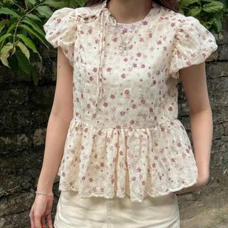 Áo babydoll ROSE màu kem hoa nhí tay bồng phối dây buộc nơ dành cho nữ dễ mặc. HÀNG MỚI VỀ