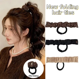 Dây buộc tóc đàn hồi cao, thiết kế đuôi ngựa cao nhung tinh tế, tôn lên vẻ đẹp của mái tóc.