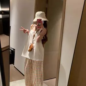 Áo sơ mi ngắn tay xếp ly cổ chữ V kiểu dáng cổ chữ V nhẹ nhàng dành cho người lớn trông cao hơn Váy đẹp phổ biến năm nay