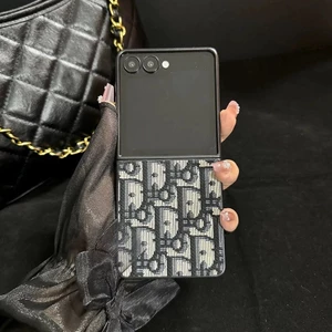 Dành cho Samsung Galaxy Z Flip 7 7FE 6 5 Ốp điện thoại gấp thiết kế độc đáo mới về. Dành cho vỏ chống sốc thủ công thêu cổ điển Z Flip7.
