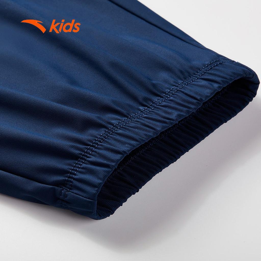 ANTA Kids Quần Dài Jogger Thể Thao Bé Trai 352527716U –Bo Gấu, Thun Co Giãn, Thoải Mái, Mặc Hằng Ngày
