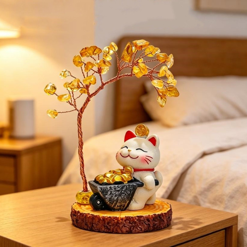 Cây tài lộc với tượng mèo may mắn, đế thạch anh vàng, vật trang trí bàn làm việc.