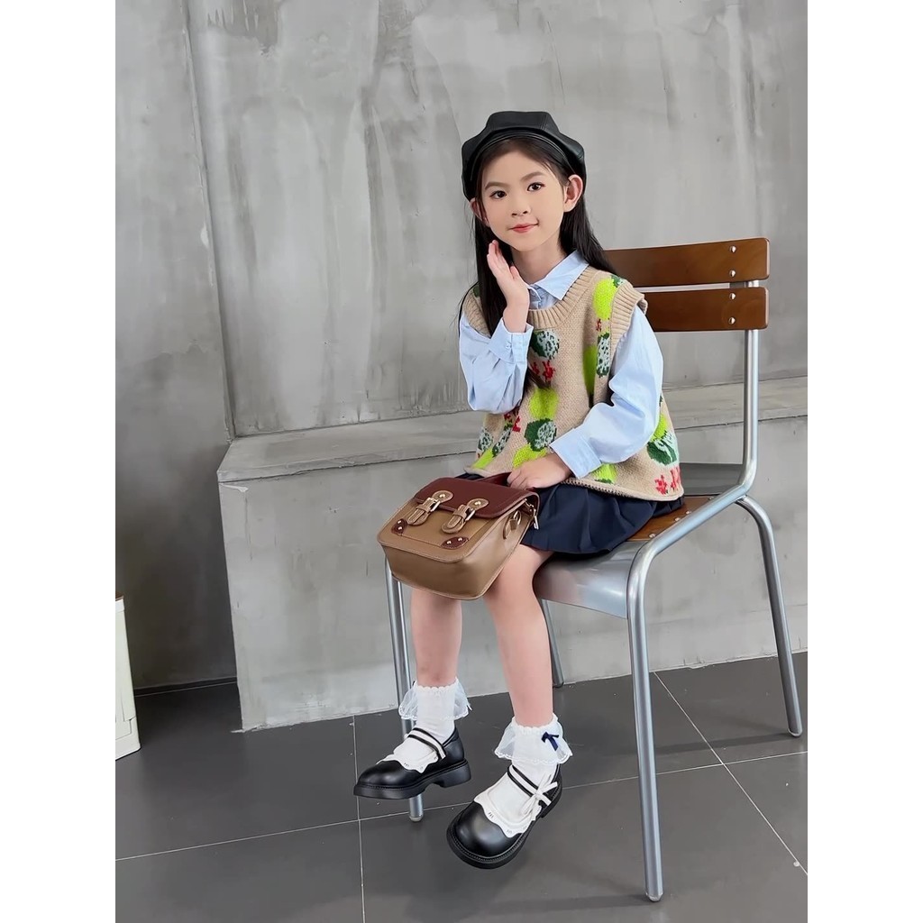 Giày búp bê bé gái, Giày bệt cho bé gái phong cách vintage chất da PU lì mềm mịn êm chân phối quai dán 832 Chip & mom