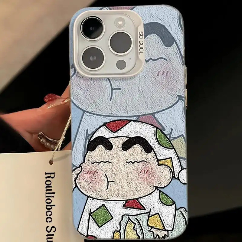 Ốp lưng họa tiết Shin-chan da PU, thiết kế độc đáo chống trầy tốt Bảo Vệ Camera Cấp iPhone 17/16/15/14/13/12/11/X/XS Max
