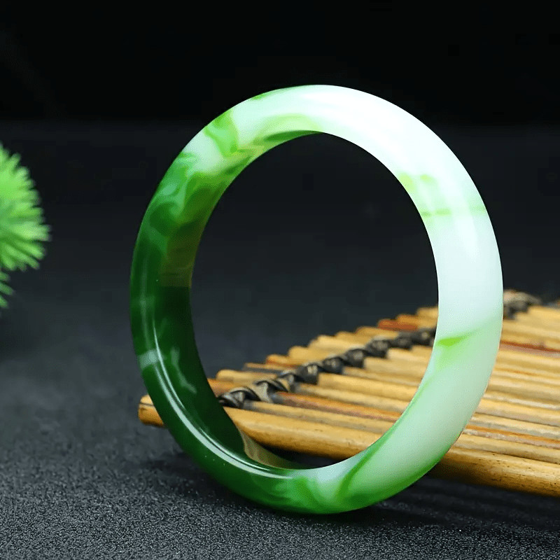 Vòng tay đá cẩm thạch xanh thanh lịch với vẻ đẹp tự nhiên