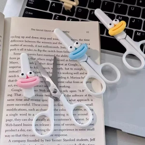 Kéo nhựa mini cắt giấy thủ công cho học sinh kèm charm hình môi cute LOVELYHOUSE KEOMD16
