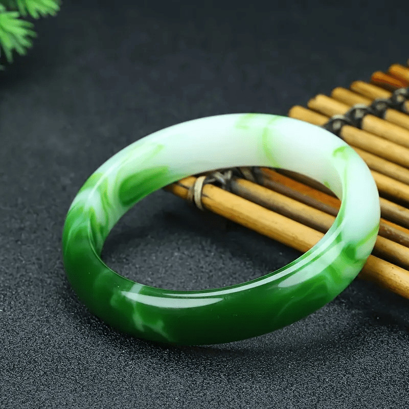 Vòng tay đá cẩm thạch xanh thanh lịch với vẻ đẹp tự nhiên