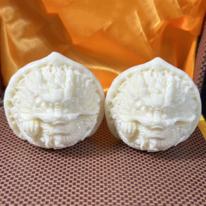 Khắc trái cây Mũ chính thức Đầu sư tử Vòi óc chó Tay cầm mảnh 4.7 * 4.4 * 4.5cm Đĩa Chơi Wenwan Bóng ném