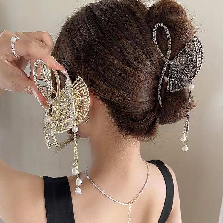 Kẹp tóc kim loại hình quạt có tua rua siêu xinh xắn dành cho nữ.