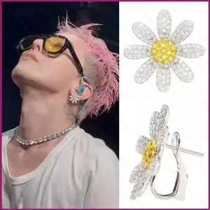 YT4 G-Dragon buổi hòa nhạc Hoa hướng dương đầy kim cương bông tai hoa cúc dễ thương
