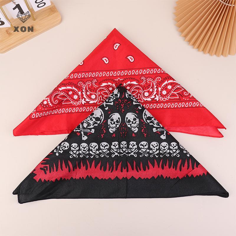 Trang Phục Rocker Nam Nữ Style 70s với Kính Mát và Vòng Cổ