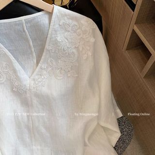Phong Cách Trung Hoa Rời Kích Thước Lớn Hoa Trắng Thêu Cổ Chữ v Áo Sơ Mi Tay Ngắn Cao Cấp Thường Ngày Nữ Mùa Hè 2026 Phong Cách Mỏng Đơn Giản Độc Đáo Tất Cả Trận Đấu Retro Top