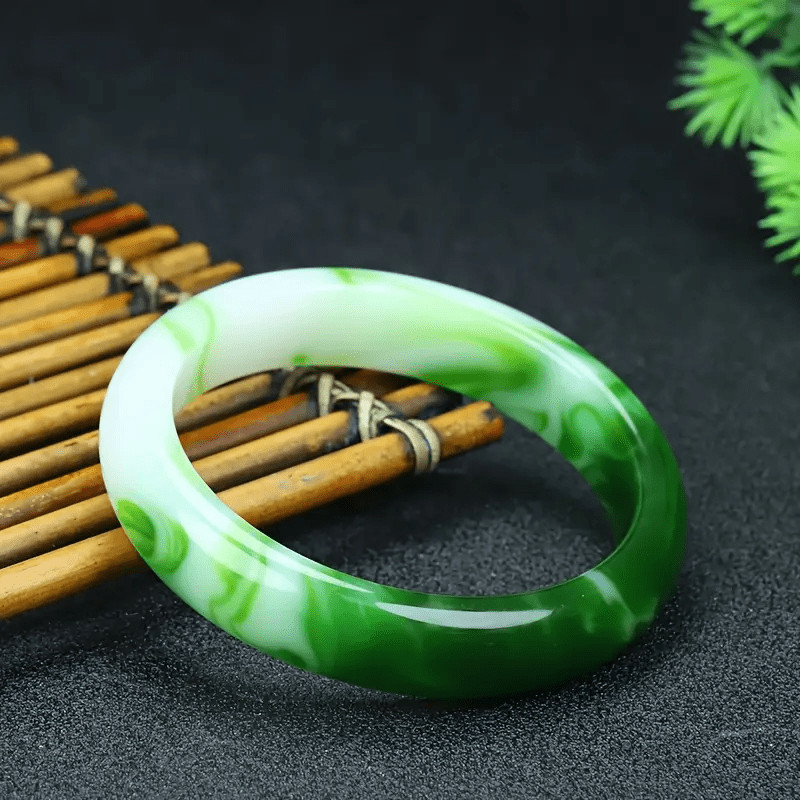 Vòng tay đá cẩm thạch xanh thanh lịch với vẻ đẹp tự nhiên