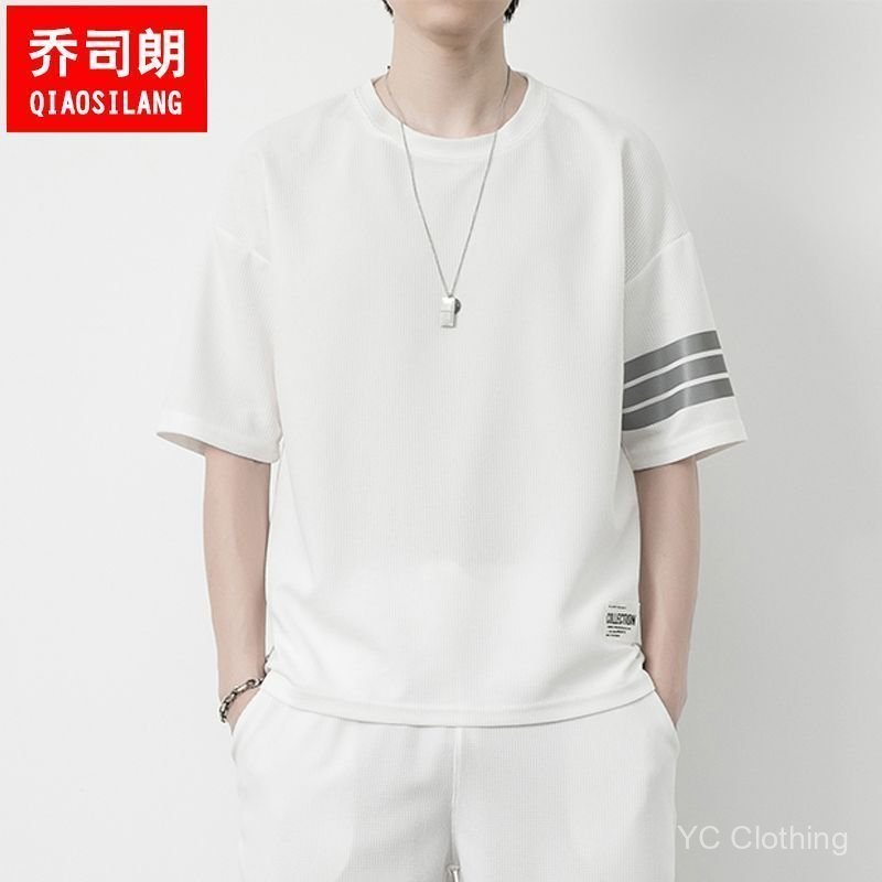 Áo thun ngắn tay có vách ngăn dành cho nam, quần short in hình dáng rộng bằng lụa băng mùa hè, bộ đồ thể thao trẻ trung đa năng thông thường QAGD