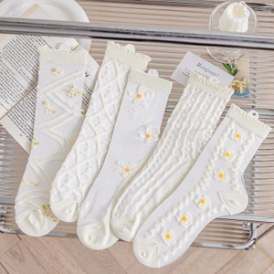 Kem Trắng Hoa Ruffle Crew Tất, Tất Cotton Viền Ren Dễ Thương Cho Nữ