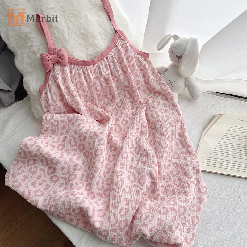 Bộ đồ ngủ không tay màu hồng ngọt ngào cho mùa hè, thiết kế dễ thương với họa tiết in riêng biệt.